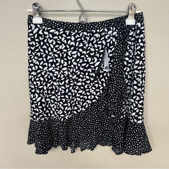 Banana Republic Ruffle Wrap Mini Skirt Ditzy Floral Size 4 Tie Boho NWT Black - Picture 3 of 12